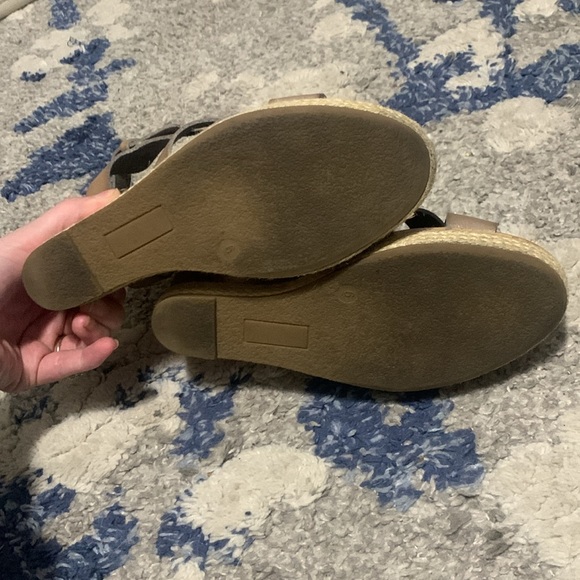 Platform type wedges sandals from Maurices, size 6 great condition rarely worn - Picture 5 of 5